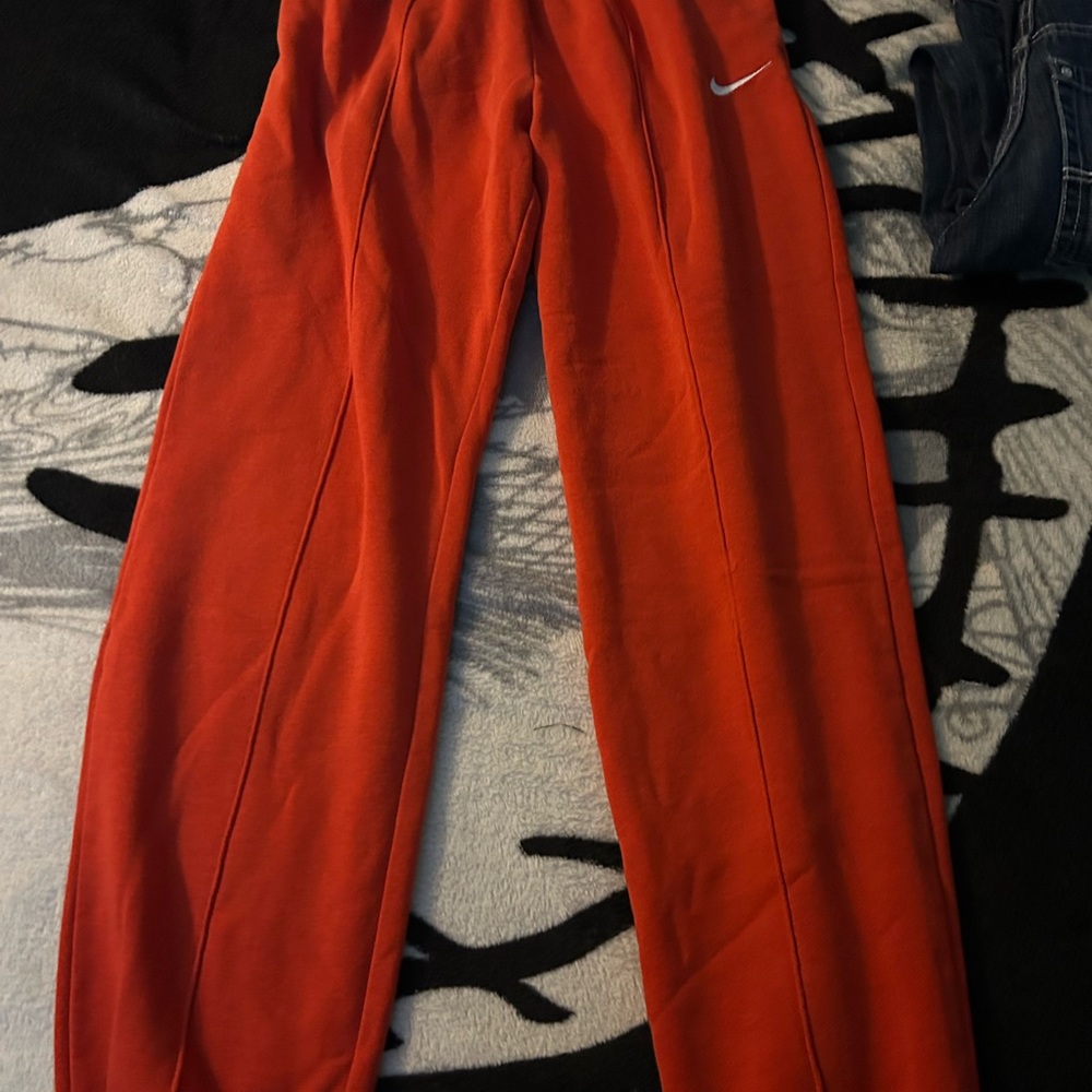 Nike Orange Sweatpants for Active Comfort